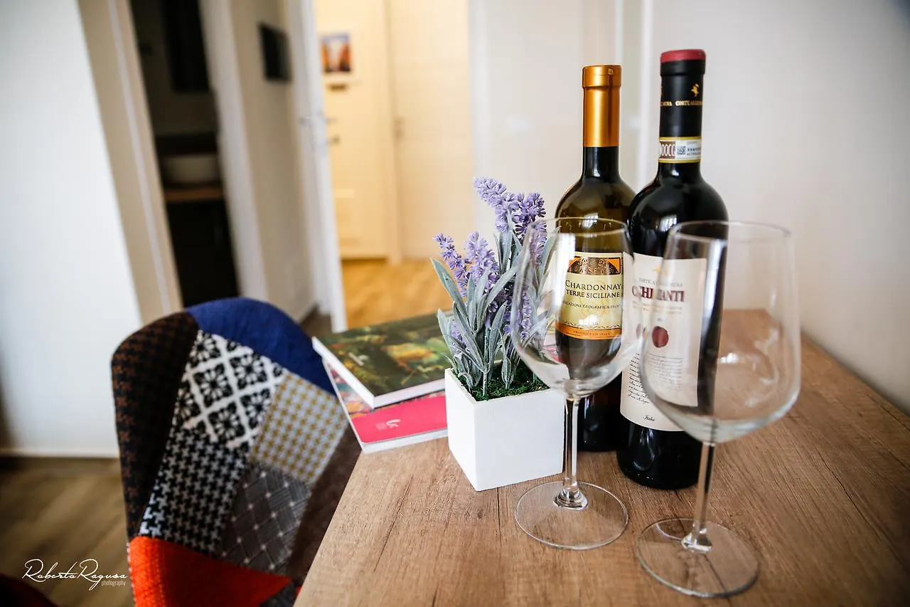 Quinto Stabile Rooms&Suite Palermo Italien